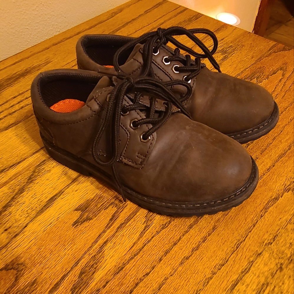 Boys brown shoes